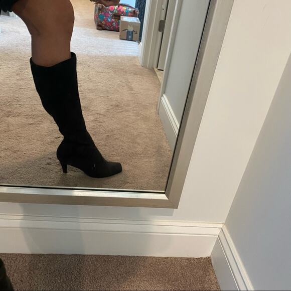 Jessica Simpson Women's Black Micro Suede Zip Up Boots w/Bow Detail Size 9 - Picture 3 of 16